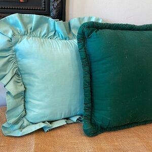 Retro 90’s accent pillows dark & light green